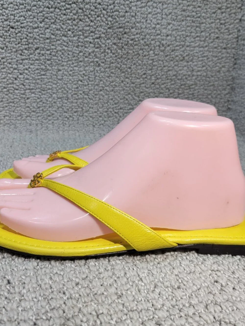 Tory Burch Classic Women's Size 8M Colza Yellow Leather Flip Flop Sandals